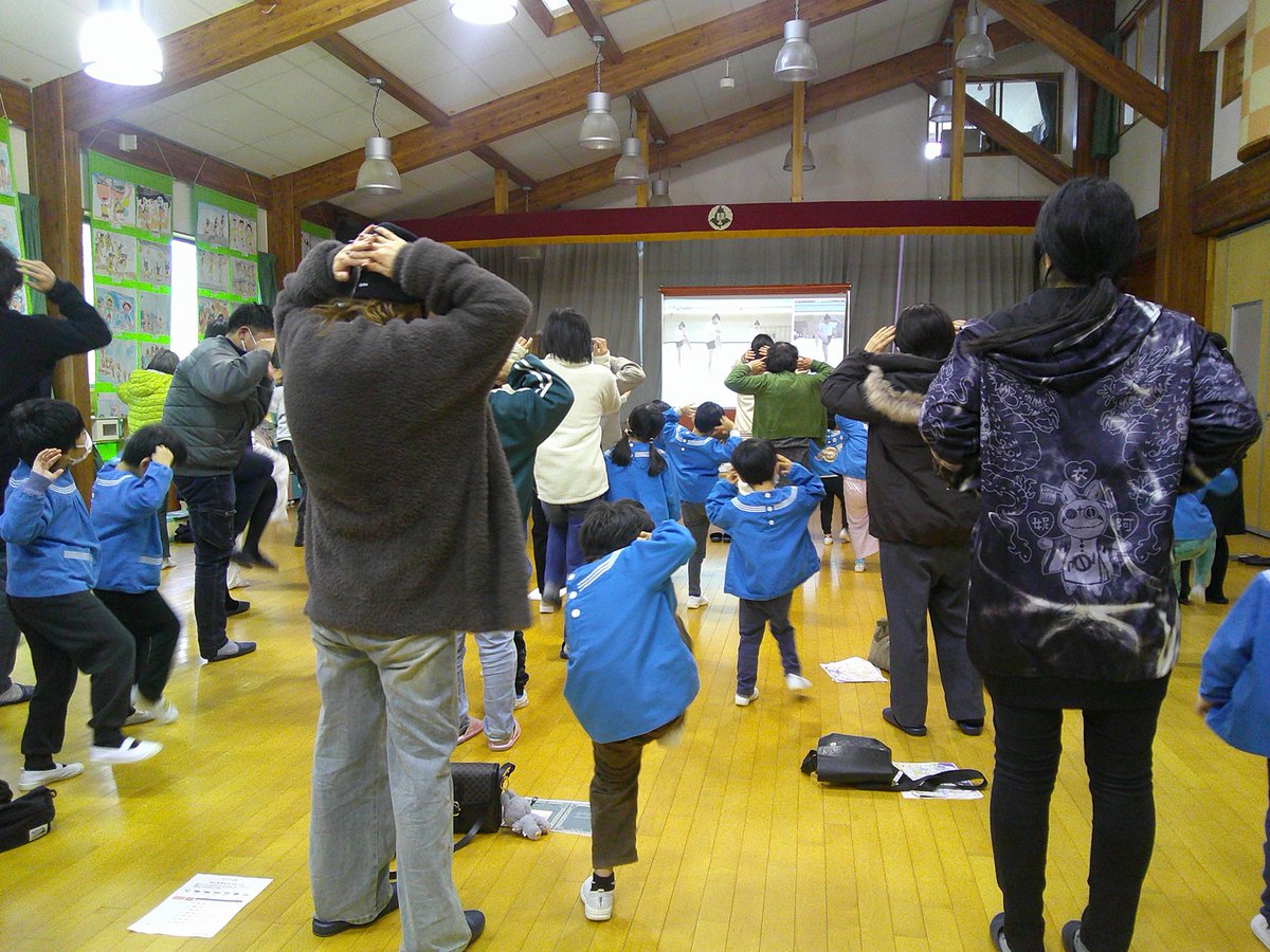 大船渡保育園　家庭教育学級
11月18日、岩沼千央さんによる「腸活について」を開催。「いいうんちはどれ？」のクイズでは、子どもたちが手を挙げて回答しみんな正解！これからは、うんちが出たら、うんちの状態もチェックしましょう！最後に「おなかにいいリズム体操」も行いました。
#公民館 #大船渡