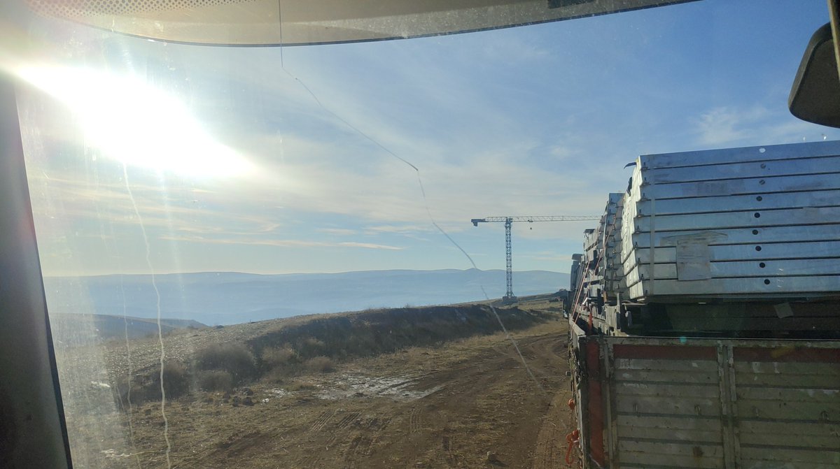 Yine bir dağ başında kalktık amk..
İlker ile acılı hayat bu ekmek bayat 
Programına hoş geldiniz 
Günaydın bizimkiler .
😎