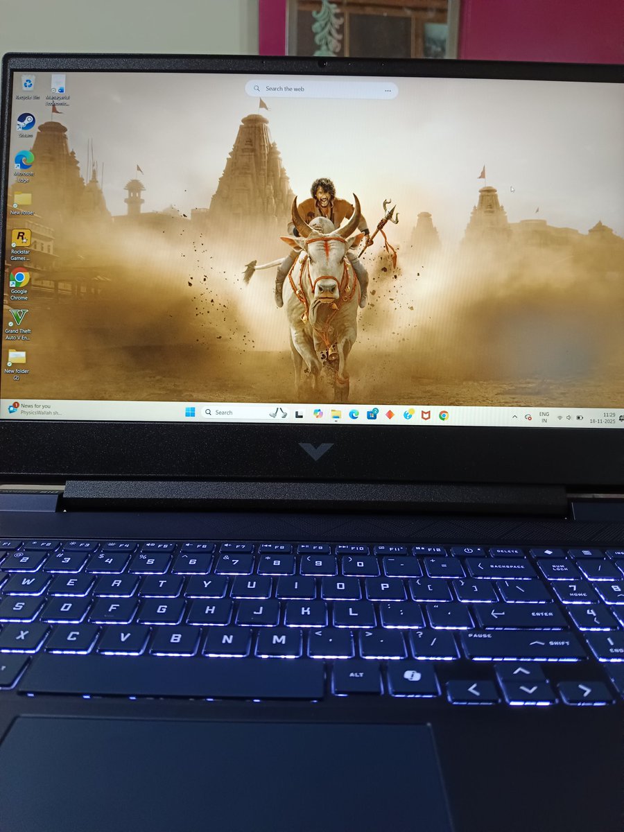 Suryasashank9's tweet photo. Wallpaper settuuuu 💥💥💥🥵🥵🥵❤️❤️❤️❤️❤️
Bob 💥⚡❤️
Maheswarudu ✨❤️
#Varanasi #GlobeTrotter #MaheshBabu @urstrulyMahesh 
@ssrajamouli https://t.co/y24iVMfNUn