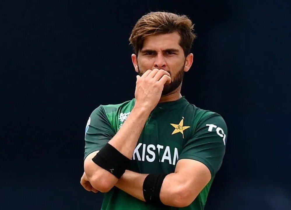 आख़िर ऐसा क्या खिला दिया?😄

आज यानि 18 नवंबर से पाकिस्तान और श्रीलंका के बीच ट्राई सीरीज मैच होना है।

श्रीलंका के कप्तान चरिथ असलंका और तेज़ गेंदबाज आसिथा फर्नांडो पाकिस्तान के कप्तान शाहीन शाह अफरीदी के घर डिनर करने गए थे।

ख़बर है कि वहां से डिनर करने के बाद दोनों लौटे और