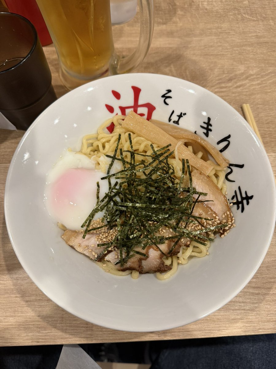 sseogi_'s tweet image. 오사카 3박 4일 후기 나도 적어본다.

비슷한 시기에 견백님도
가족여행으로 오사카 다녀오셨던데,
나도 남겨보면 재밌을것 같아서 남겨본다.

1. 일단 물가... 물가가 너무 비싸다.

스바꺼.. 도착하고나서 아부라소바 하나에 나마비루 하나씩 땡겼는데 네명이서 7만원이 넘더라. 한국대비 체감상 약…