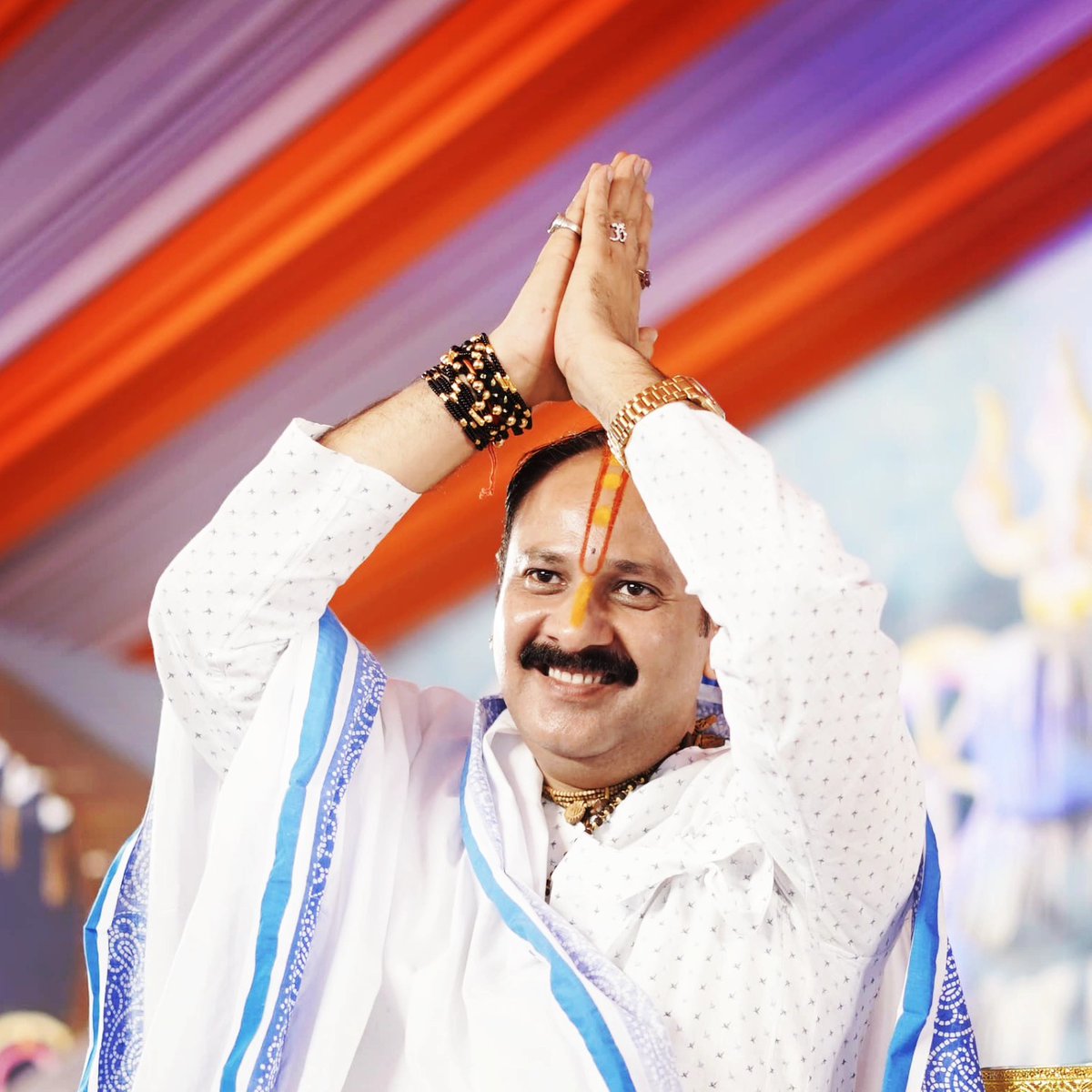 📷📷 || श्री शिवाय नमस्तुभ्यं || 📷📷
श्रीमद् शिवमहापुराण कथा — चतुर्थ दिवस का पावन वर्णन
देवों के देव महादेव की असीम कृपा और
बाबा बैद्यनाथ जी के दिव्य आशीर्वाद से
आज देवघर (झारखण्ड) की पावन भूमि पर
श्रीमद् शिवमहापुराण कथा का चतुर्थ दिवस
अत्यंत भक्ति-रस, शिव-चेतना और दिव्य