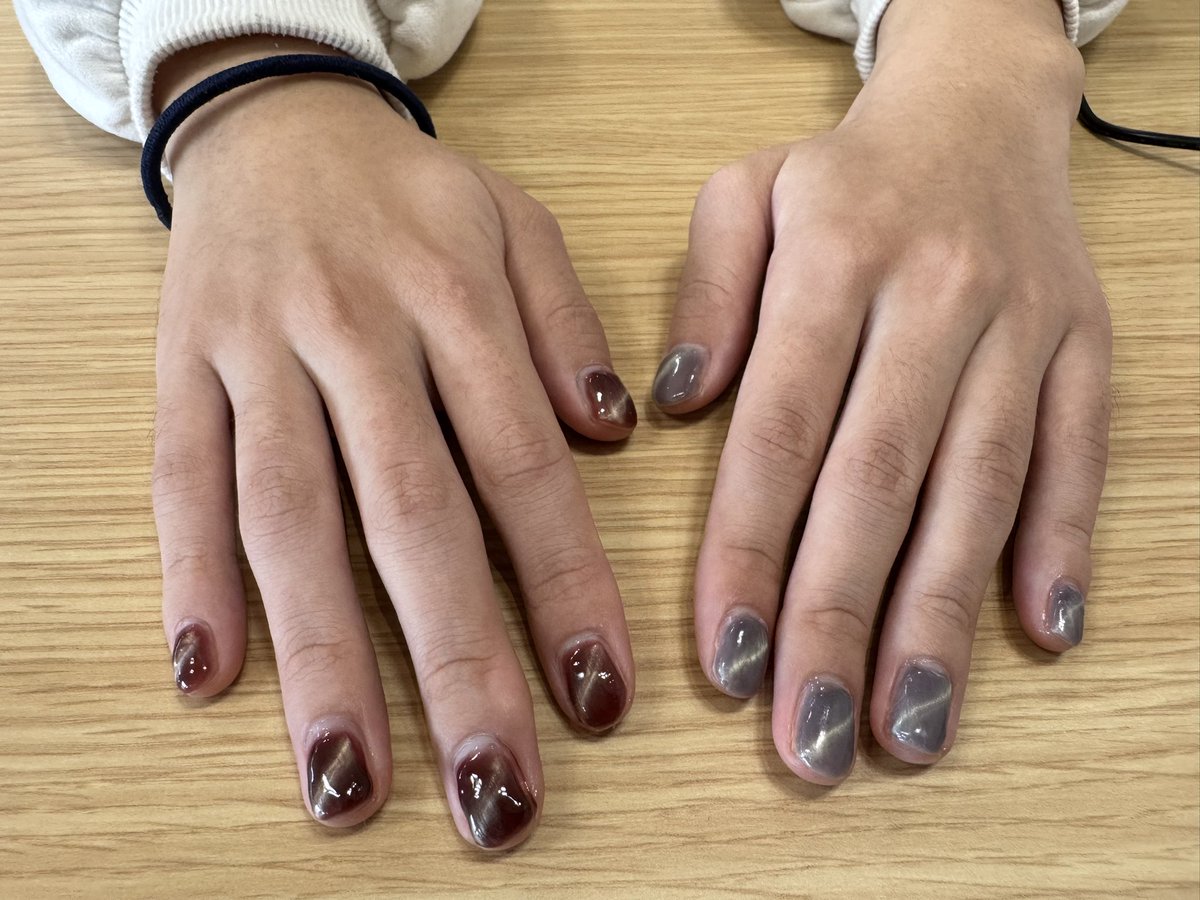 logic_daisy's tweet image. 大学でネイルしてもらった！
初マグネットがキラキラで嬉しい！！！
ありがとうございます🙏
@tehu_tehu428