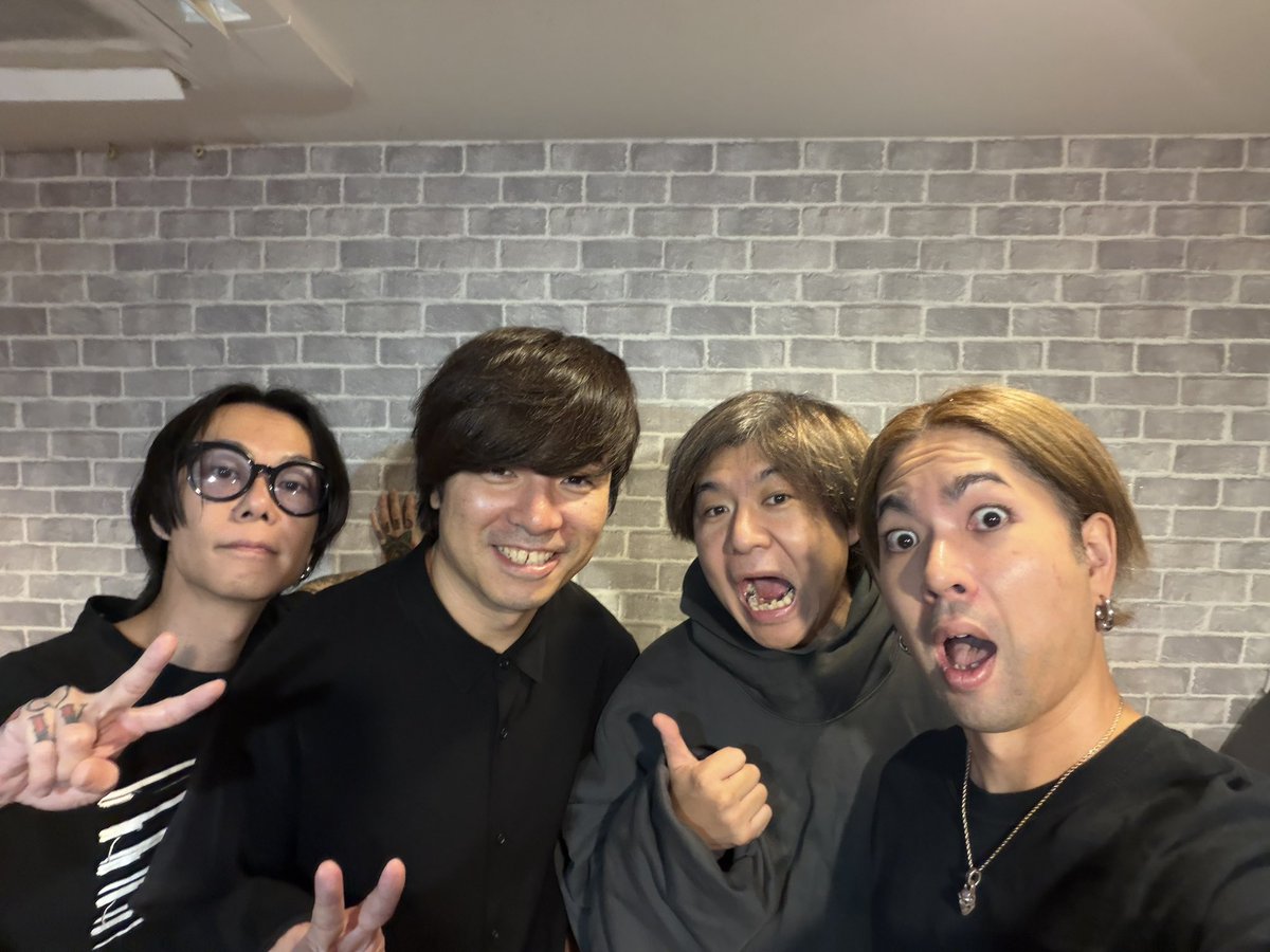 makkana_mACKAz's tweet photo. LM.C Club Circuit '25-Gothic Mode-
TOUR FINAL、
 🎈HAPPY BIRTHDAY Aiji🎈
-Aiji's Birthday-
渋谷 duo MUSIC EXCHANGE
ありがとうございました！最高のツアーファイナルでした！そしてあいじさんお誕生日おめでとうございました㊗️🥳🎉
#lmc https://t.co/2vkTcOhjyP