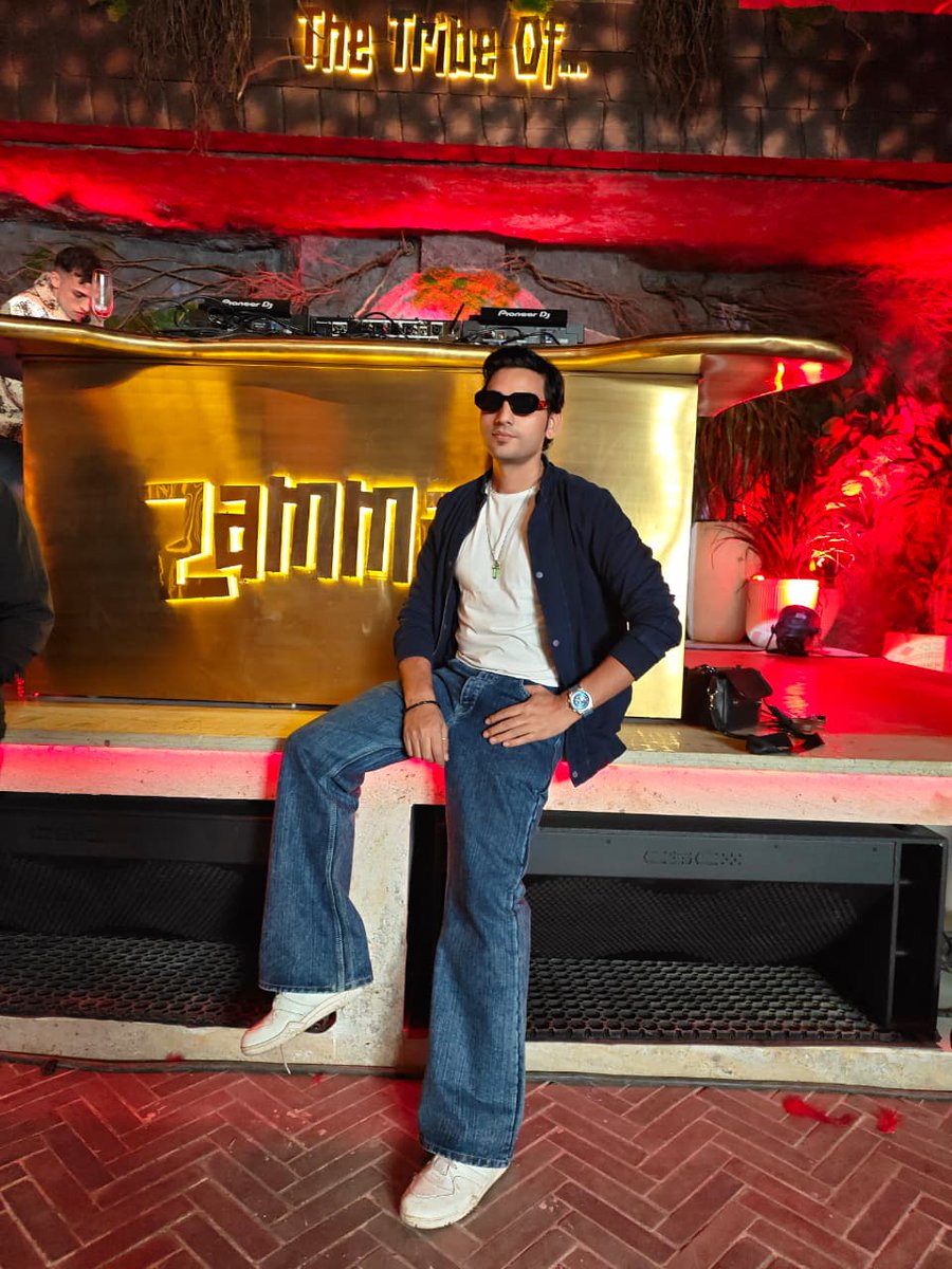 itsbobbykumar's tweet image. Mr. Raj Thakur stars in a music video with Bollywood singer Mika Singh 
Pro company  ÷  @its_sbentertainment
#mikasingh #Rajthakur #musicvideo #trending #viral #bollywood #actor #modal #shooting #stardum #handsomeboy #bollywoodstar