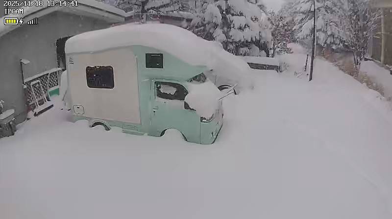 iceGreen1121's tweet photo. ハッピ〜が埋まりそう〜😊
さくらは雪だるま〜☃️
#北国
#雪
#トイプードル https://t.co/AYc6ev52kH