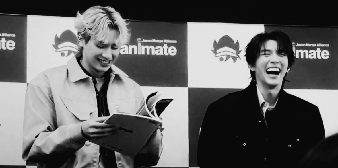 7LauriSa's tweet image. 𝐒𝐦𝐚𝐫𝐭 𝐚𝐧𝐝 𝐁𝐨𝐨𝐦 𝐚𝐫𝐞 𝐦𝐲 𝐡𝐨𝐦𝐞, 𝐦𝐲 𝐟𝐚𝐦𝐢𝐥𝐲. 𝐁𝐮𝐭 𝐢𝐭 𝐝𝐨𝐞𝐬𝐧’𝐭 𝐟𝐞𝐞𝐥 𝐰𝐚𝐫𝐦 𝐚𝐧𝐲𝐦𝐨𝐫𝐞. 𝐍𝐨𝐭 𝐥𝐢𝐤𝐞 𝐢𝐭 𝐮𝐬𝐞𝐝 𝐭𝐨.
𝐀𝐧𝐝 𝐢𝐭 𝐡𝐮𝐫𝐭𝐬. 𝐈𝐭 𝐡𝐮𝐫𝐭𝐬 𝐬𝐨 𝐦𝐮𝐜𝐡 𝐭𝐡𝐚𝐭 𝐰𝐞 𝐡𝐚𝐯𝐞 𝐭𝐨 𝐬𝐭𝐚𝐲 𝐪𝐮𝐢𝐞𝐭, 𝐬𝐭𝐚𝐲…