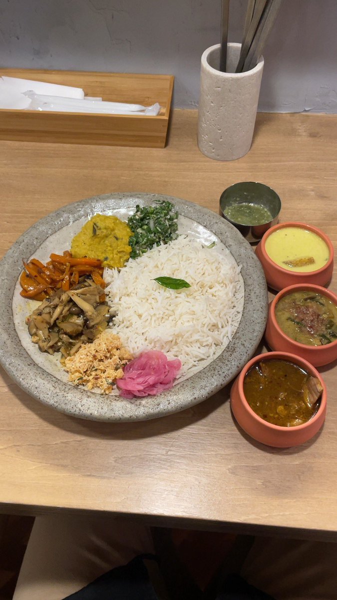 Beeeetrick's tweet image. 下北沢
nawod curry
目の前に開店笑
このビル4Fあったんだ…
盛り付け変わったけど、相変わらずの美味しさ🍛