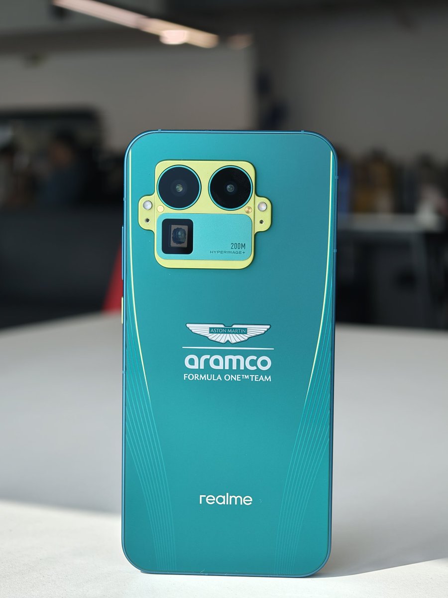 AJ__abhinav's tweet photo. The Realme GT 8 Pro Dream Edition is finally here! 🔥 What do you all think of this design? Do you like it? 👇✨

#realmeGT8Pro #realmegt8pro #bestf1phone #realmeindia https://t.co/zPkK7Mppdg