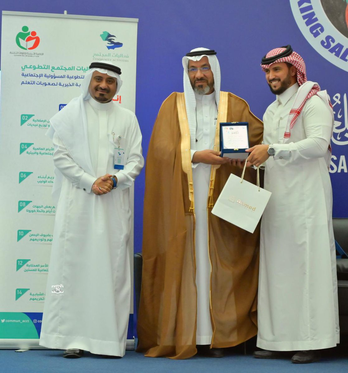 انطلاقًا من دور ⁧#الجمعية_السعودية_لطب_الأسنان
بتعزيز صحة الفم والأسنان وتماشيًا مع أهدافها وتطلعاتها في الإسهام بدور مؤثر وفاعل بالمجتمع وإتاحة الفرص التطوعية بمجالات الرعاية الصحية للفم والأسنان،
اطلقت الجمعية السعودية لطب الأسنان  حملة توعوية تثقيفية خلال الفترة 15 نوفمبر