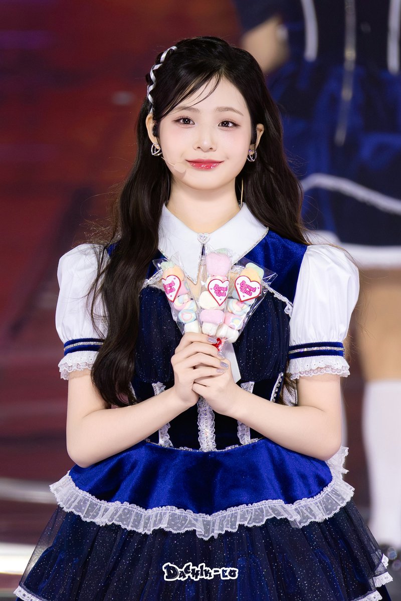 unis_charts's tweet image. #UNIS #SEOWON goes viral in Japan for her doll-like appearance and charming personality.