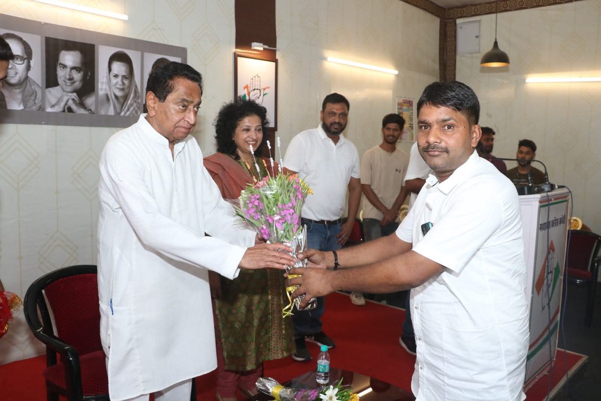 "मध्य प्रदेश कांग्रेस कमेटी के पूर्व प्रदेश अध्यक्ष और पूर्व मुख्यमंत्री आदरणीय कमलनाथ जी को जन्मदिन की हार्दिक बधाई एवं शुभकामनाएँ।