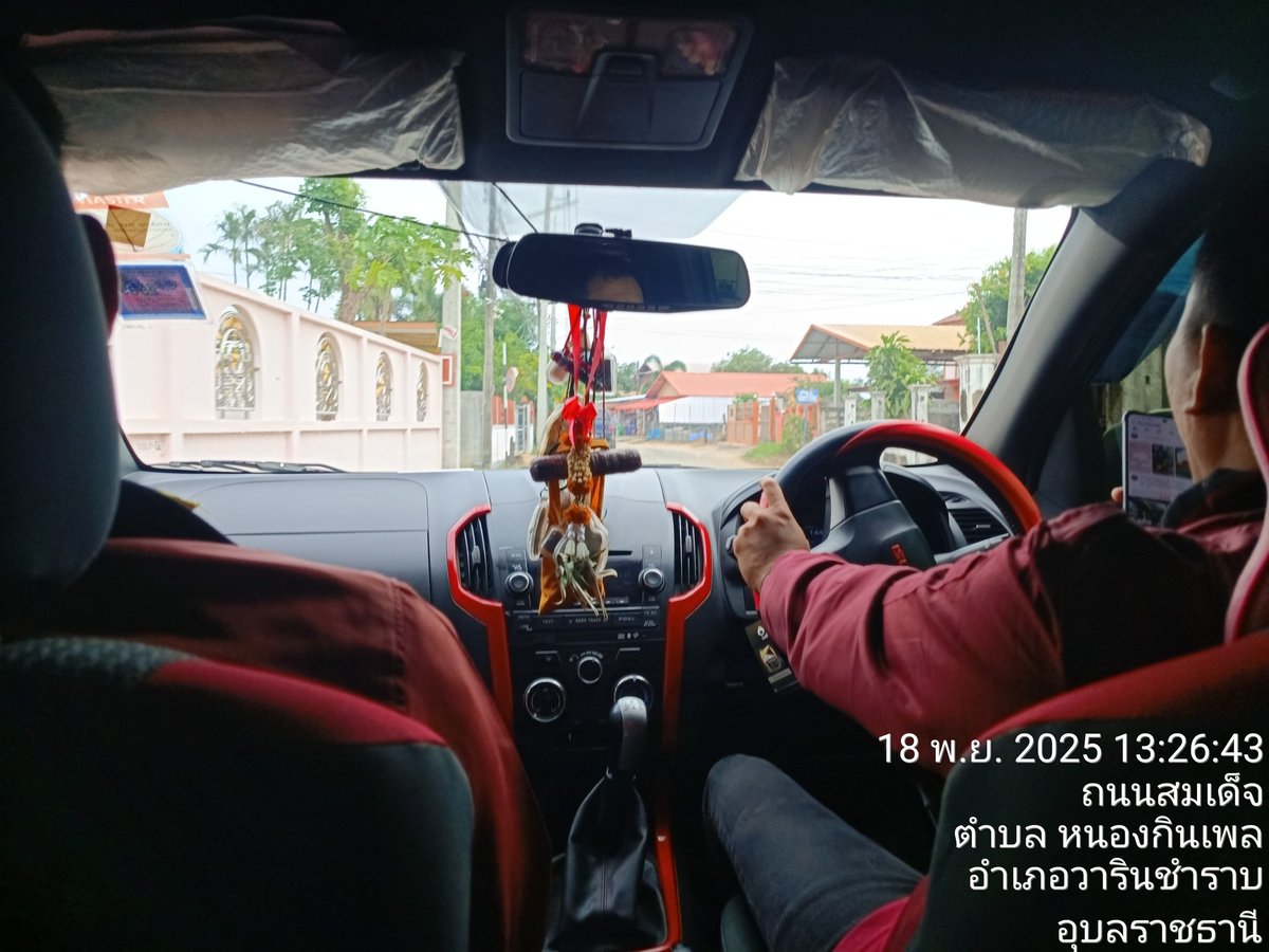 ชายกลาง tweet media