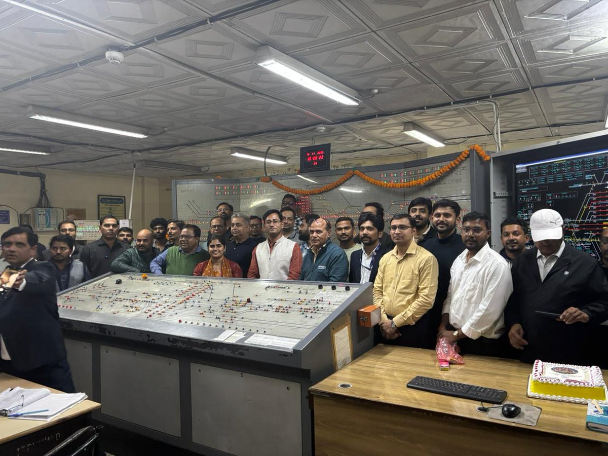 Strengthening safety &amp; line capacity, 22 km of Automatic Block Signalling has been commissioned in Jhansi-Kanpur section, Uttar Pradesh, marking the first ABS commissioning in this stretch. With 24 auto signals &amp; 6 interlocked LC gates, Rail operations are now smoother than ever.