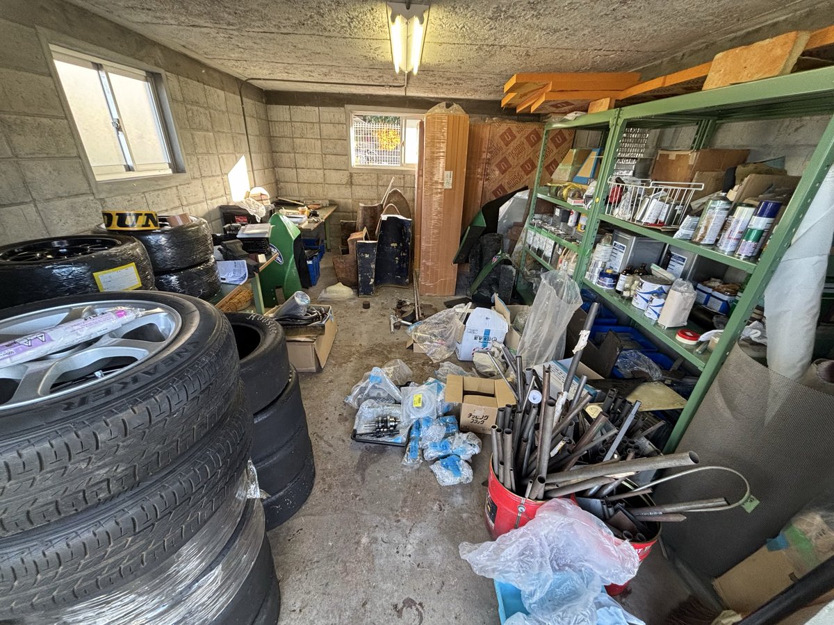 fsae_uufd's tweet photo. 本日、今更ながらカウル小屋の片付けを始めました❗️
まだまだ全然散らかってはいますがどんどん綺麗にしていく予定です🫡
また、先ほどのポストにたくさんのいいねありがとうございます‼️
皆さんの応援を励みに頑張っていきます💪😤
#UUFD #学生フォーミュラ #宇都宮大学 #頑張る #応援お願いします https://t.co/3hQThWzKcB