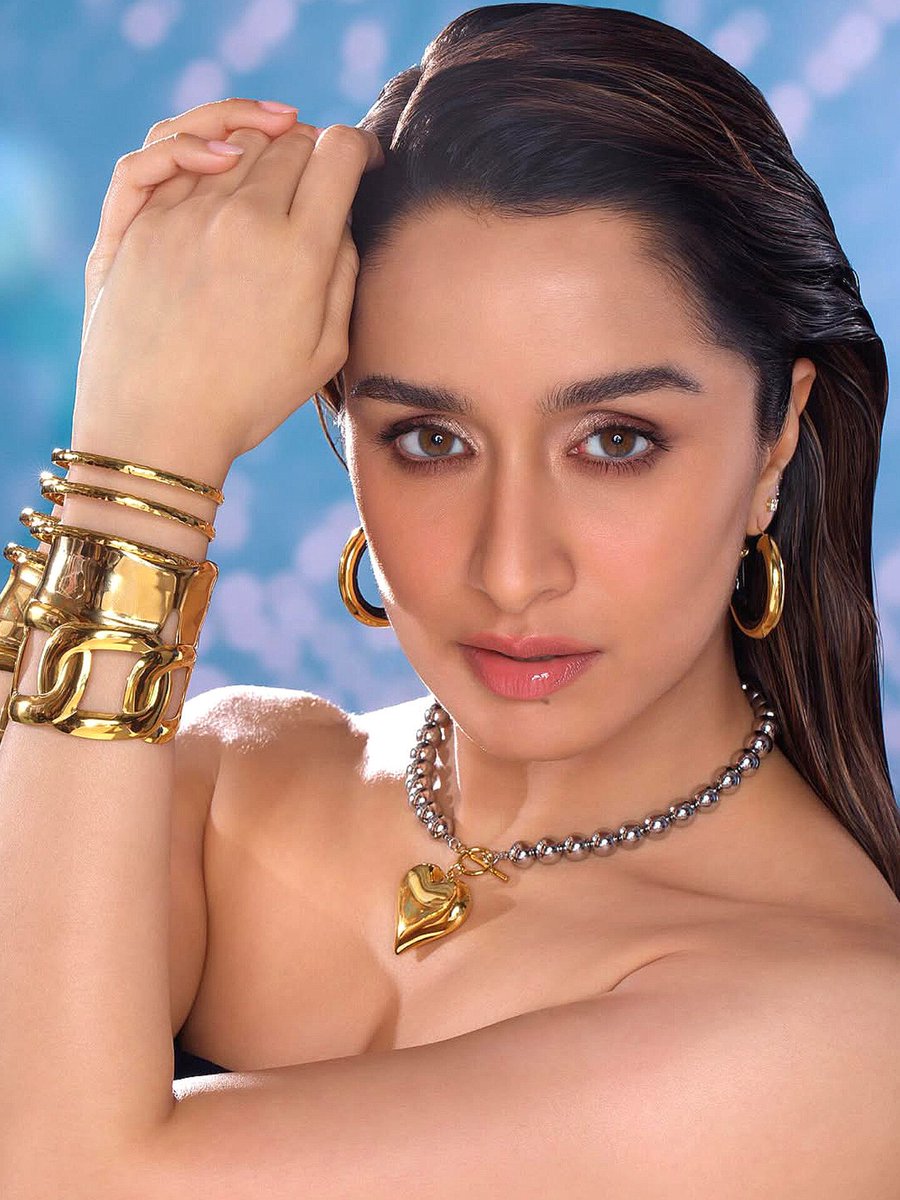 shraddhafan_grl's tweet photo. the face card serving is insane https://t.co/en9yIuS5R5