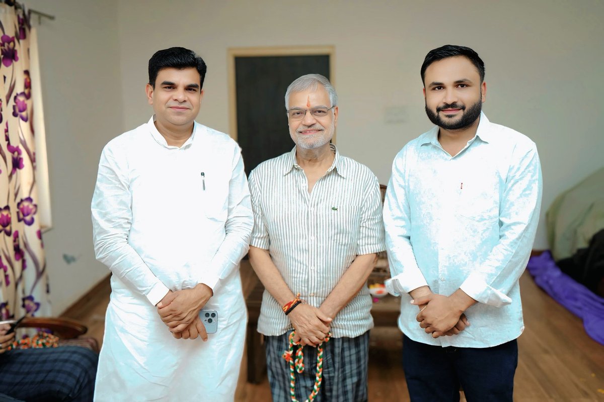 Vikram_dev_'s tweet image. गत दिनों आदरणीय डॉ. सी.पी. जोशी जी (पूर्व केंद्रीय मंत्री, पूर्व AICC महासचिव,पूर्व PCC प्रदेशाध्यक्ष ,पूर्व विधानसभा अध्यक्ष एवं पूर्व संरक्षक, राजस्थान क्रिकेट एसोसिएशन) से उनके आवास पर मुलाक़ात की