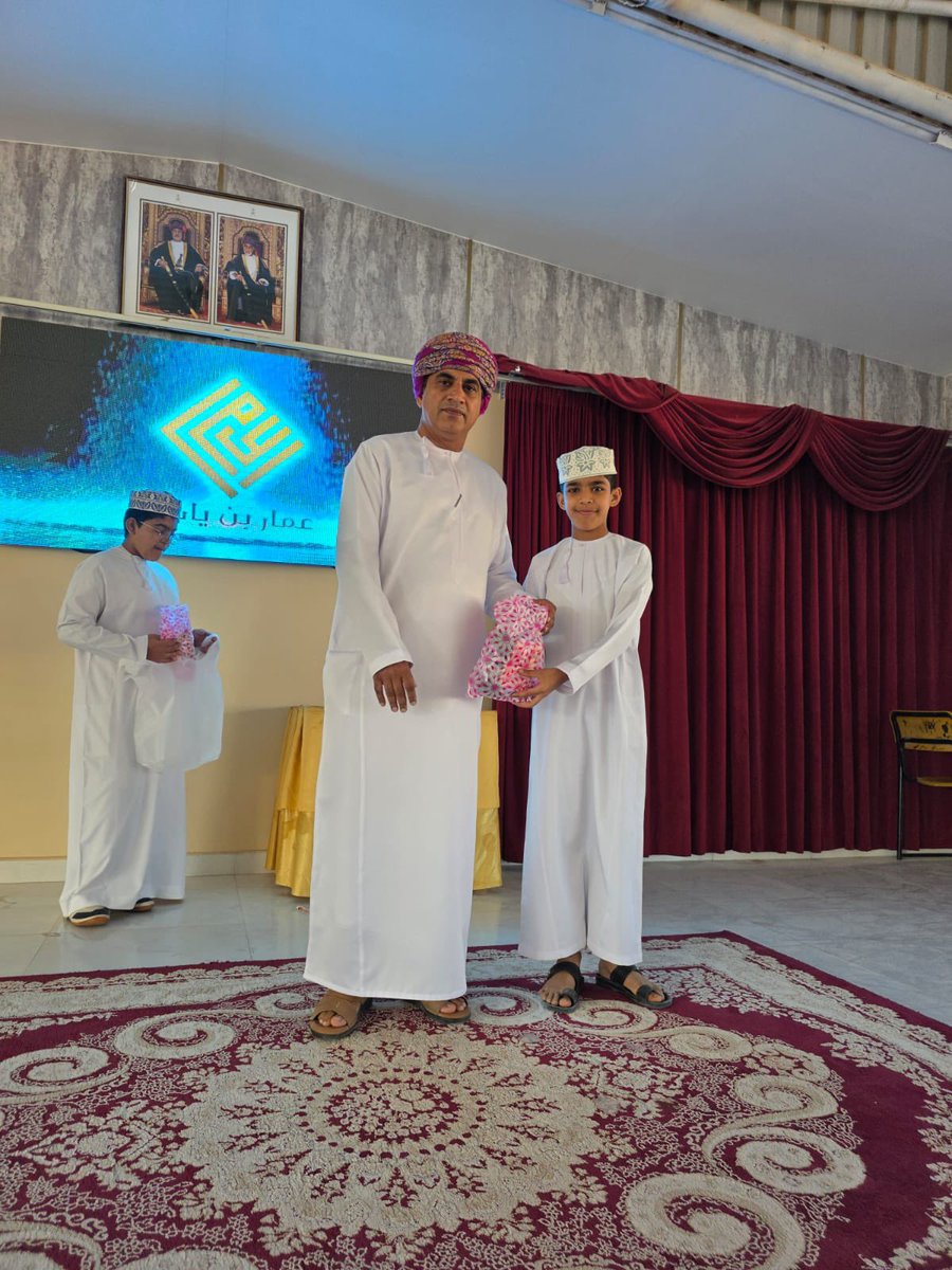 edugovdhr7207's tweet photo. تكريم الطلبة الفائزي في بطولة الريشة الطائرة التي نظمتها جماعة الرياضة المدرسية.
@OmanSSA @omanssa_dh https://t.co/SS2yCTndNu