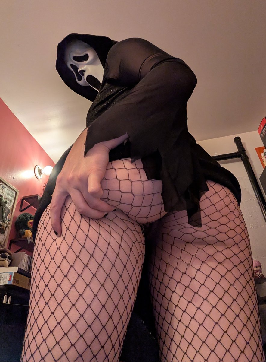 Doggyboycore's tweet photo. "Do you like scary movies?" 👻#Ghostface https://t.co/QuFkSHBVzn