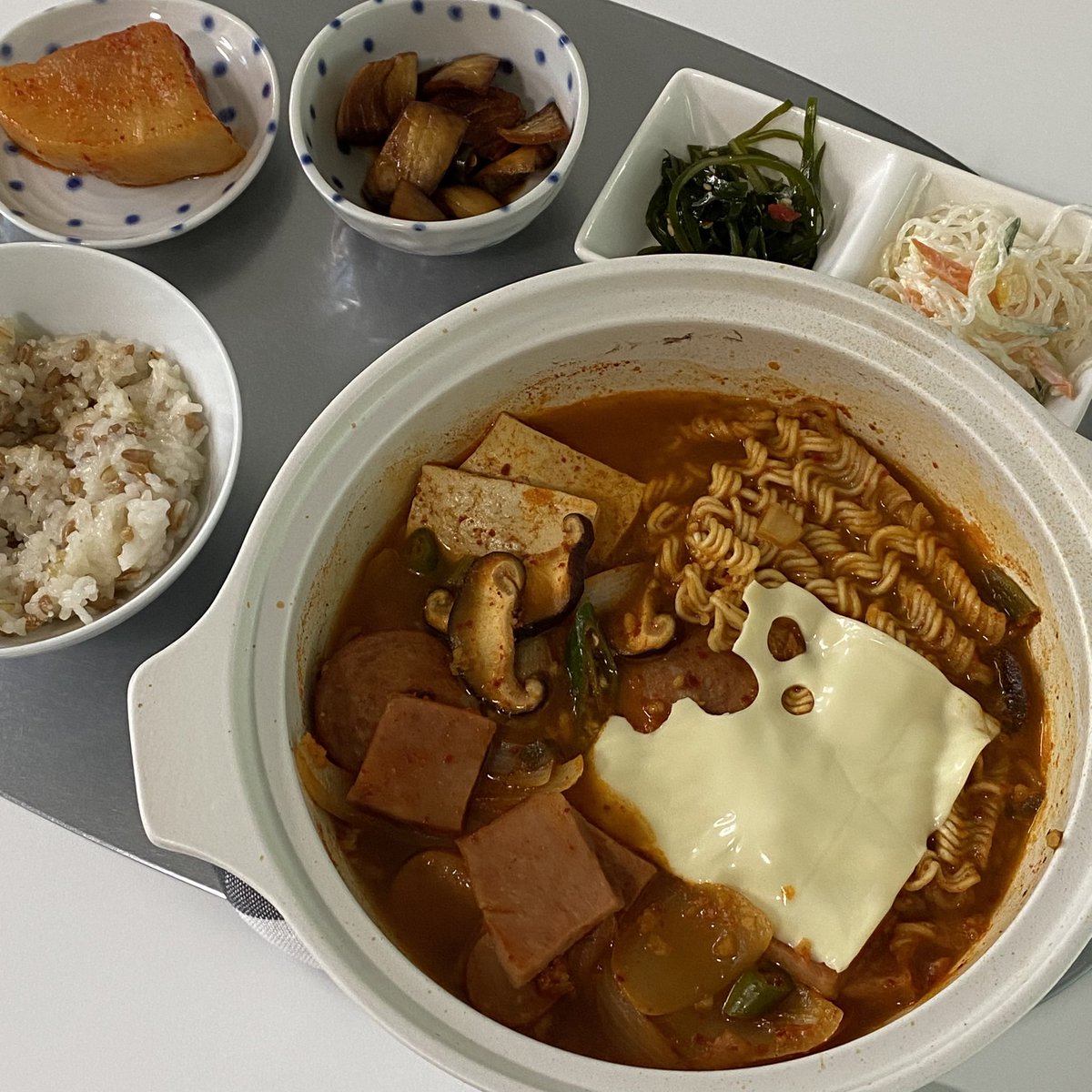 grapefruit_pk's tweet image. 부대찌개 + 막걸리 조합을 좋아함
#자몽네밥상
