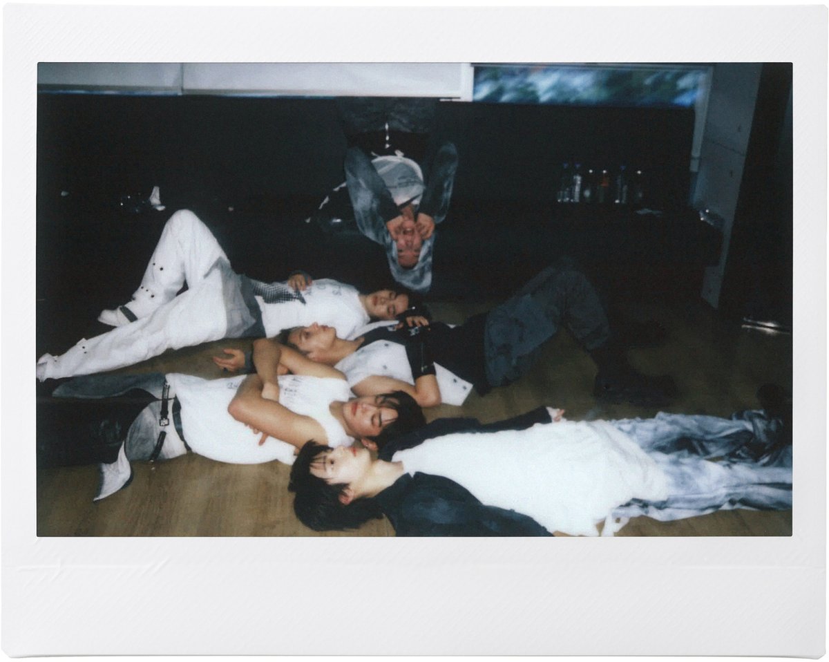 selfolssi ♤ tweet media