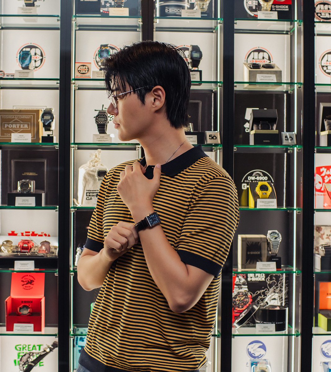 monopo_jp's tweet photo. 【🍵CASIO CAFE DOSAN🍵】

monopo TokyoはCASIO（カシオ）が韓国・ソウルのDOSAN地区にオープンした初のカフェ形態店舗「CASIO STORE DOSAN “CAFE 00:00（CAFE NULL）”」のメディア用アセットの制作およびオープニングイベントの撮影を担当しました。monopo Tokyoとしては初の韓国でのプロジェクトです。

本件は韓国留学経験のあるプロデューサーが担当し、日本からのフォトグラファーと現地韓国の映像監督を起用。そのため、限られた時間だからこそ、コンパクトなチームで臨機応変なスタイルでの撮影が可能になりました。オープニングイベントでは、韓国のインフルエンサーゲストや現地スタッフとも直接対話しながら柔軟にアセットを制作しました。

時計をモチーフにカシオの世界観を体現した店内では、日本の味覚を取り入れたオリジナルメニューや、CASIO WATCHのコレクションが展開されています。木の温もりあふれる空間で、訪れる人はブランドの世界にゆったりと浸ることができます。

店舗所在地：ソウル特別市 江南区 狎鴎亭路46キル 27（最寄駅：狎鴎亭駅 徒歩7分）