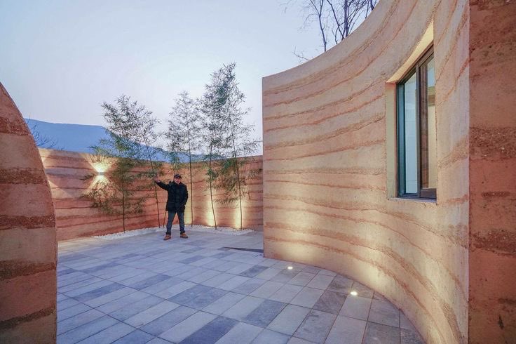 vangeorgh's tweet image. Today, let’s explore curves made with rammed earth 🧱