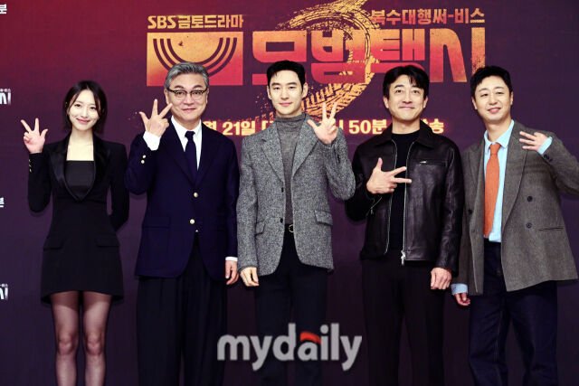 kdrama_menfess's tweet image. Team •kdm• Taxi Driver Season 3 uda presscon. Dramanya akan tayang hari Jumat ini.