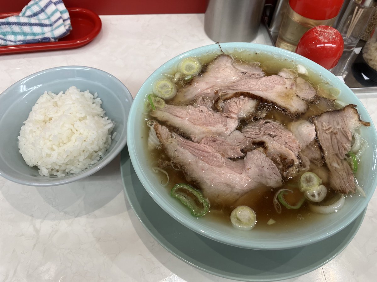 higeokaryu's tweet photo. よく友人がこれ系食べてるから、たまたま目に入って入店。なんじゃこりゃ！お世辞抜きでクソ美味かった！！！！！！！味の濃い坂内みたいで、ご飯無料、おかわり自由。神かよ！#なぎちゃんラーメン https://t.co/NDuzVRUPYs