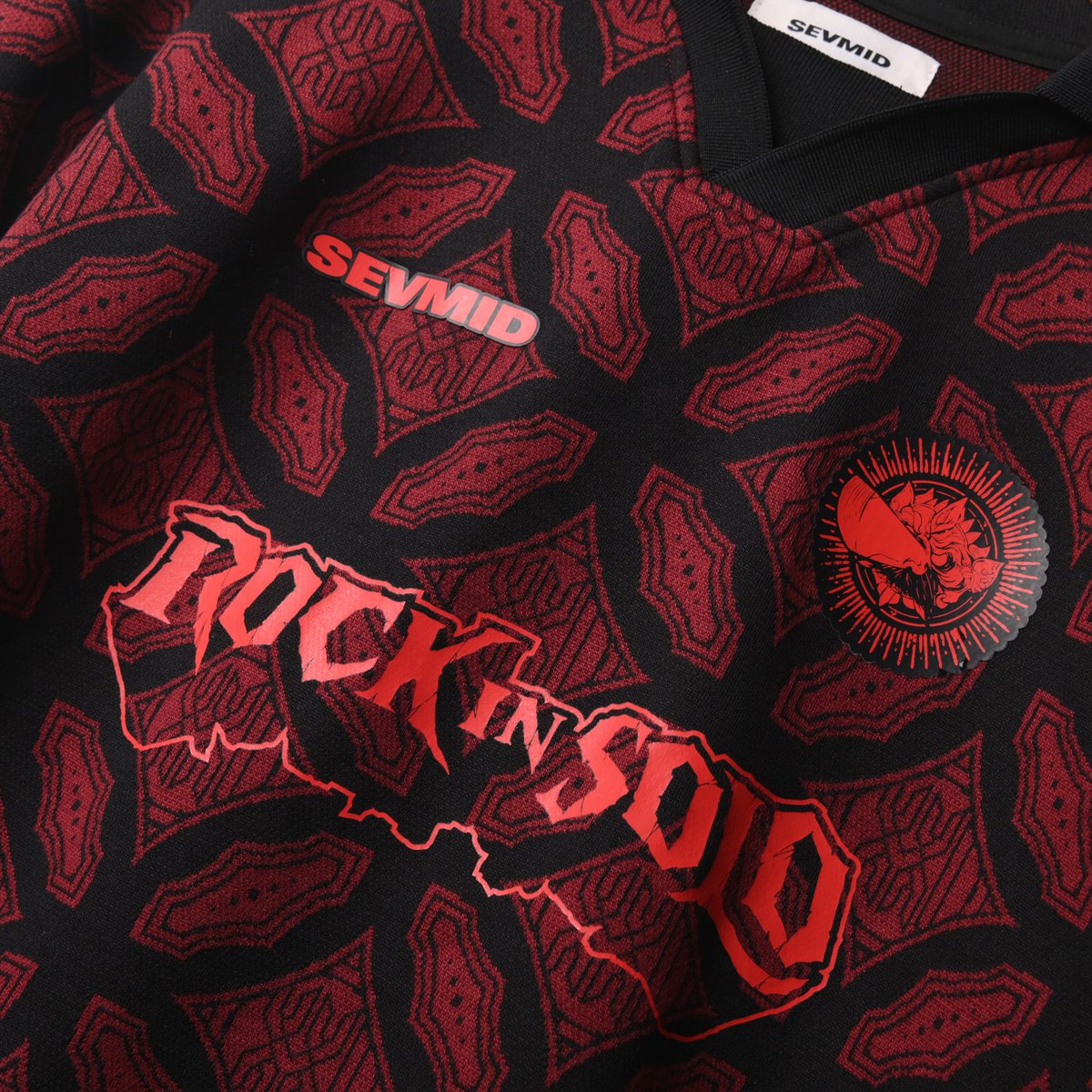 Sevmid X <a href="/RockInSoloFest/">Rock In Solo</a> Jersey

Jersey ini treatmentnya sama seperti Compass X FDMTL, motifnya di rajut menggunakan  jacquard yarn dyed fabric, Tidak di sublime.

Sabtu ini kalian bisa beli secara offline di <a href="/RockInSoloFest/">Rock In Solo</a> 

Dan kalau ada sisa akan di rilis online.