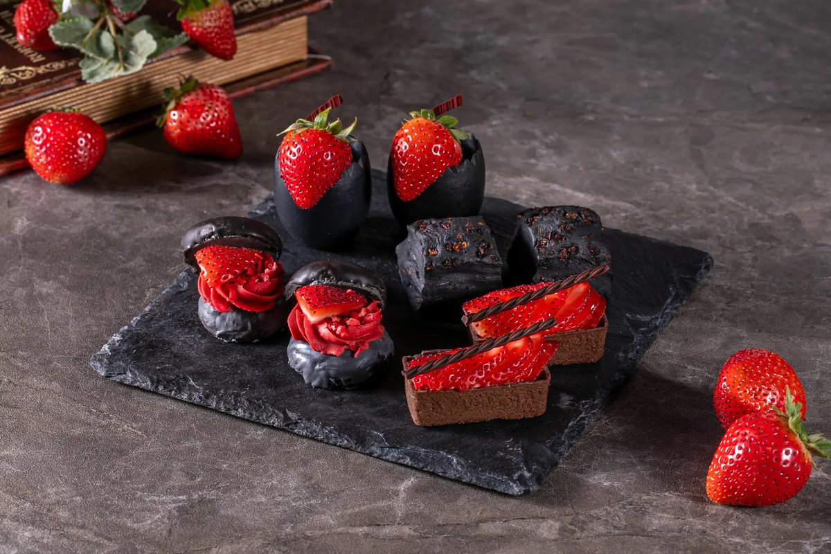 ______hnjs's tweet photo. 新宿プリンスホテル

／
🍓🖤Strawberry Afternoon Tea Black×Red
＼

期間🍓12月26日～2026年2月28日＿✍︎
場所🖤25F 和風ダイニング＆バー FUGA https://t.co/eGzmih1zDo