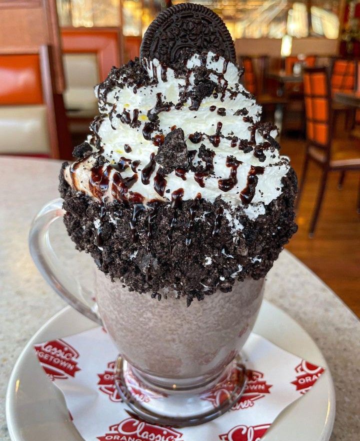 sweetapplegail's tweet image. : THIS or THAT:
╰┈➤ COLORFUL vs. NO COLOR⋆˚꩜
(rainbow vs. cookies n creme)

#interactivethread for #edtwt + anyone who wants to participate!!
#foodpoll #distraction

♡ + ↻ extremely appreciated!