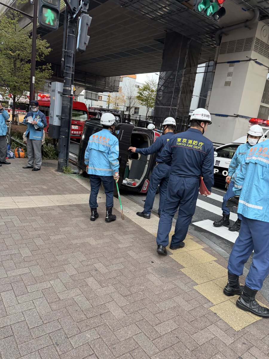 池袋で横転事故！大丈夫かな？
