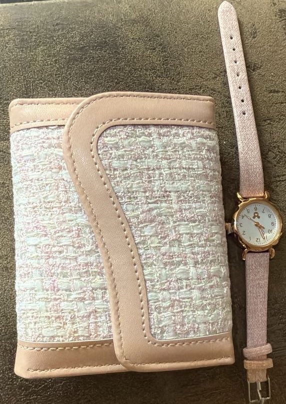 samdarrko's tweet image. Get this purse and matching watch from AUREGHANA

Get any of these pairs for GHC 140 

DM @ruby_marilynd 
call/whatsapp 0202666624 to place your order or make enquiries