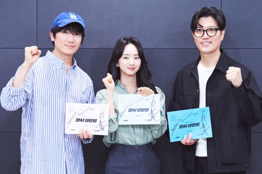 soompi's tweet image. #JiSung’s Upcoming Drama &quot;#TheJudgeReturns&quot; Announces Premiere Date With Teaser Poster
soompi.com/article/179878…