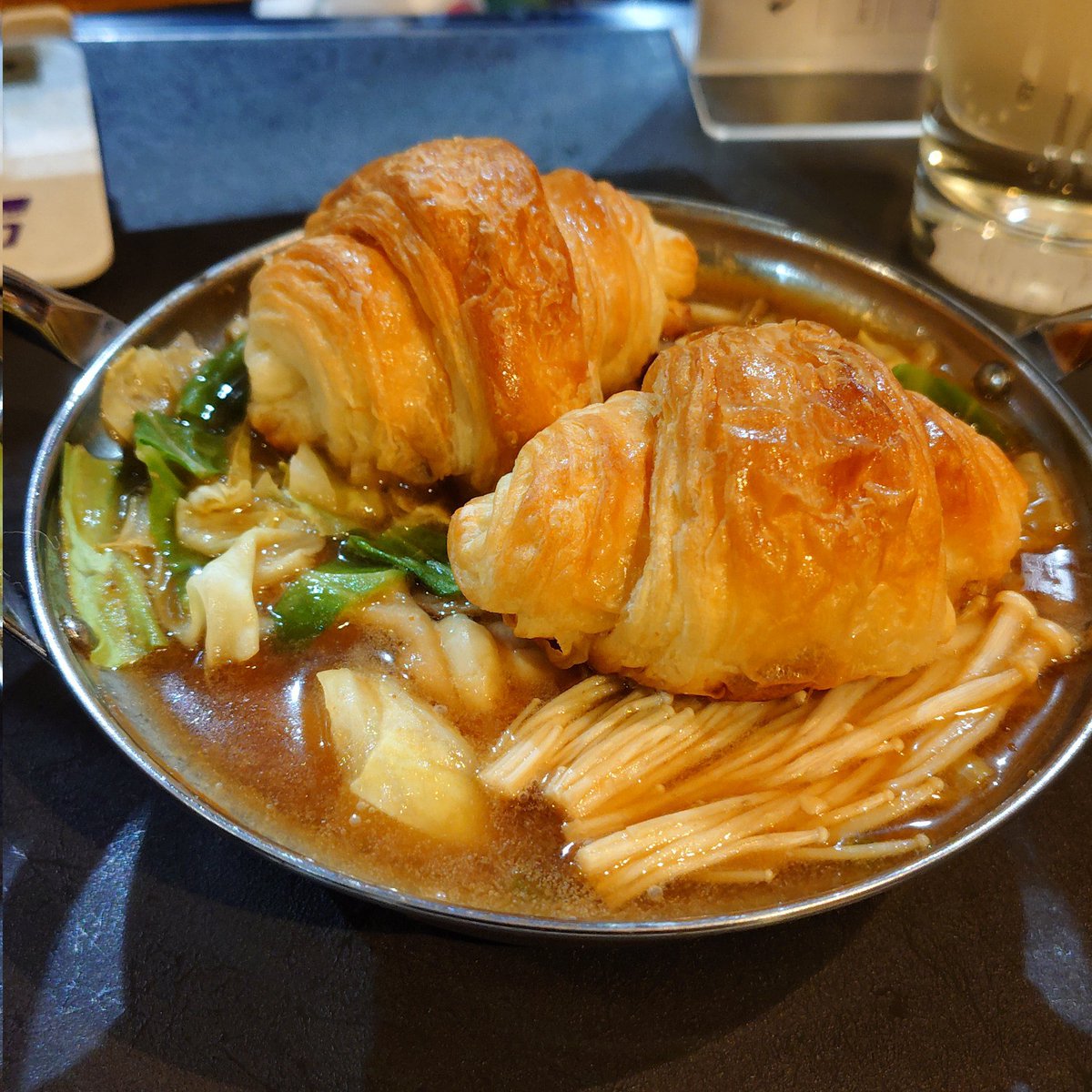 kameidobutate2's tweet image. 本日も16時からオープンします。

クロワッサン鍋680円
豚キムチ鍋650円
真だら鍋650円
とり鍋650円
もつ鍋500円
キクアブラ鍋650円

コブクロ刺400円

おでん🍢110円〜

ワンカップ出汁割り420円
ガラナハイ400円

本日もよろしくお願いします。