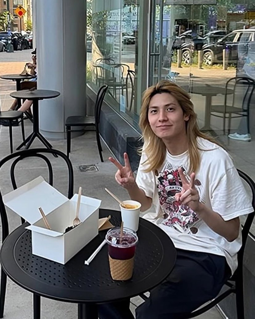 "I heard they're               "ke cakung?"
shipping us!"