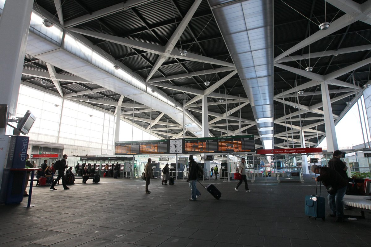 informativos's tweet image. Los trenes de alta velocidad lideran la satisfacción del usuario, aunque aumentan las reclamaciones&quot; Los trenes de alta velocidad continúan siendo los servicios ferroviarios mejor valorados en España, de acuerdo con los resultados del Panel de Hogares d...
informativos.net/2025/los-trene…