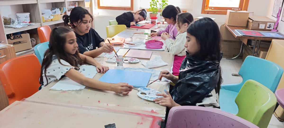 GSB_BaliseyhGM's tweet image. Balışeyh Gençlik Merkezi olarak gençlerimizle birlikte renklerin enerjisiyle dolu keyifli bir boyama etkinliği gerçekleştirdik.

#GSBGM
#RENKLER
#BOYAMA
#BALIŞEYHGENÇLİKMERKEZİ

@gencliksporbak @oa_bak