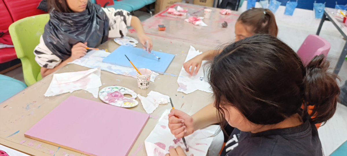 GSB_BaliseyhGM's tweet image. Balışeyh Gençlik Merkezi olarak gençlerimizle birlikte renklerin enerjisiyle dolu keyifli bir boyama etkinliği gerçekleştirdik.

#GSBGM
#RENKLER
#BOYAMA
#BALIŞEYHGENÇLİKMERKEZİ

@gencliksporbak @oa_bak