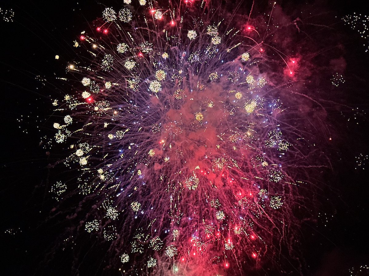 Adusingi's tweet image. One of the joys of living in Ushimado is stumbling upon surprise fireworks like this one. It was truly beautiful. #buildinginpublic