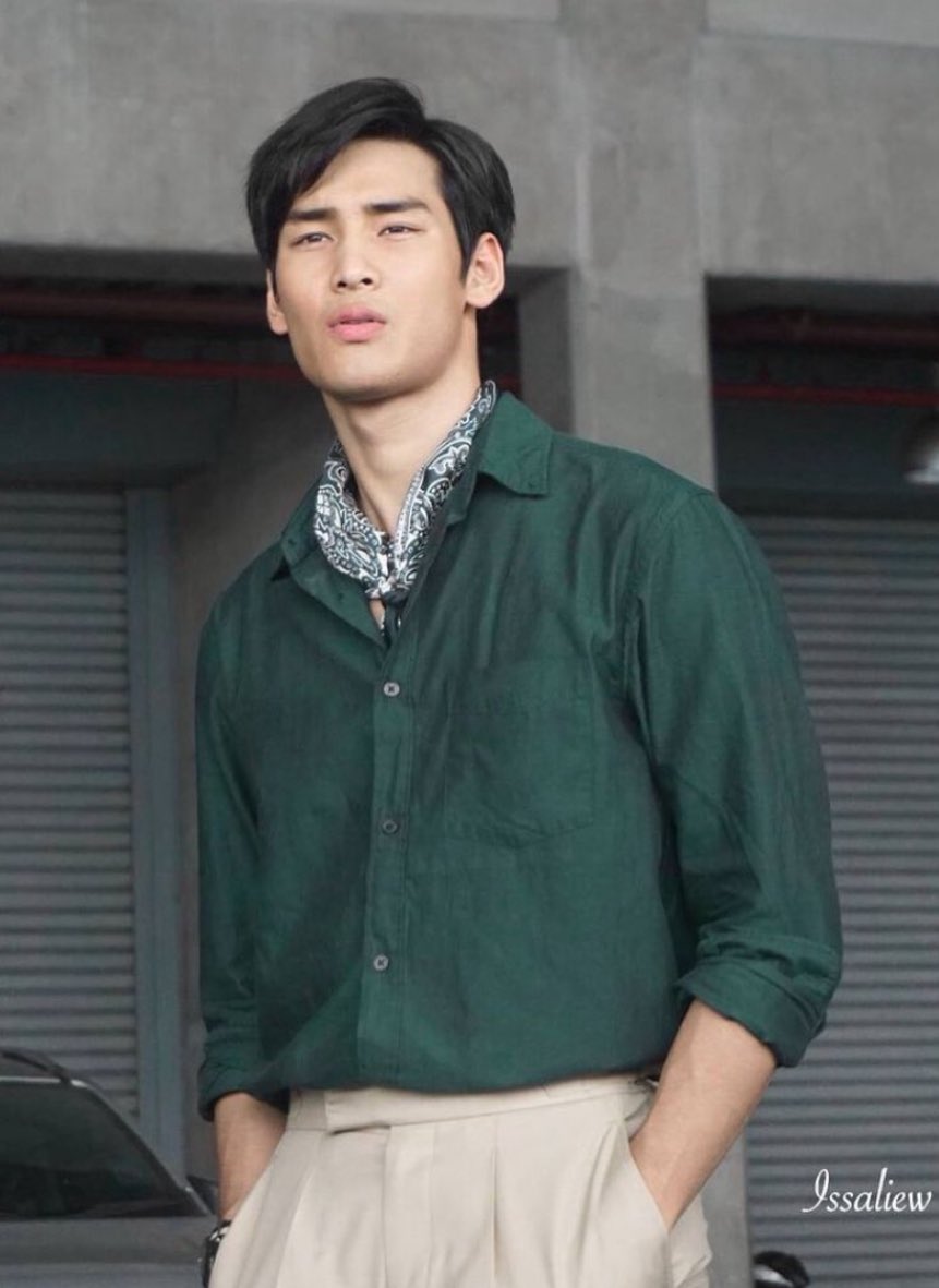 PhungulaSam's tweet image. When Coco Chanel said fashion changes, but style endures, Apo listened. His neckerchief aesthetic 🔥🔥🔥

#ApoNattawin