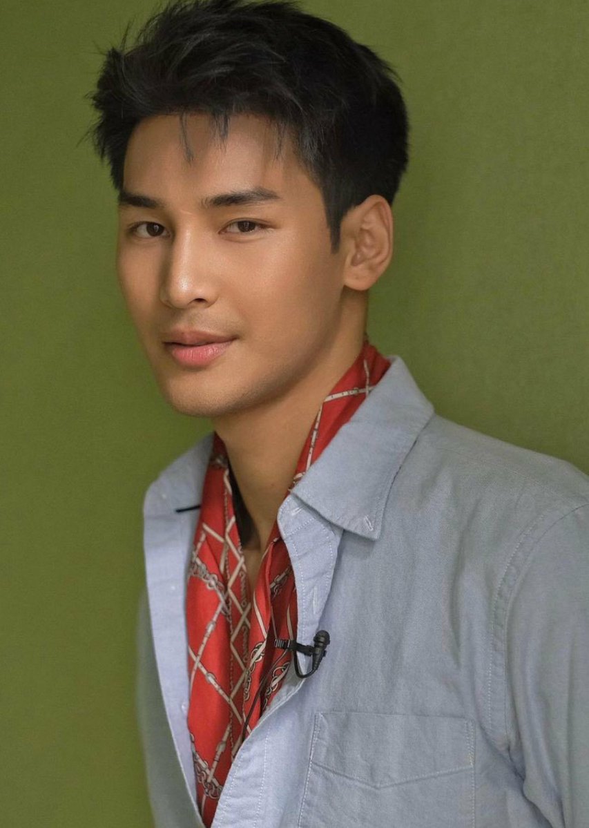 PhungulaSam's tweet image. When Coco Chanel said fashion changes, but style endures, Apo listened. His neckerchief aesthetic 🔥🔥🔥

#ApoNattawin