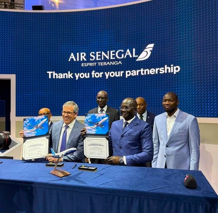 fl360aero's tweet image. 20 MAX order gain for Boeing at Dubai Airshow 2025: While Air Senegal is ordering 9 Boeing 737 MAX-8s, carrier&apos;s first Boeing order since year 2004, Ethiopian Airlines signed a deal for 11 Boeing 737-8 jets at the Dubai Airshow, expanding its single-aisle fleet.

#aircraft…