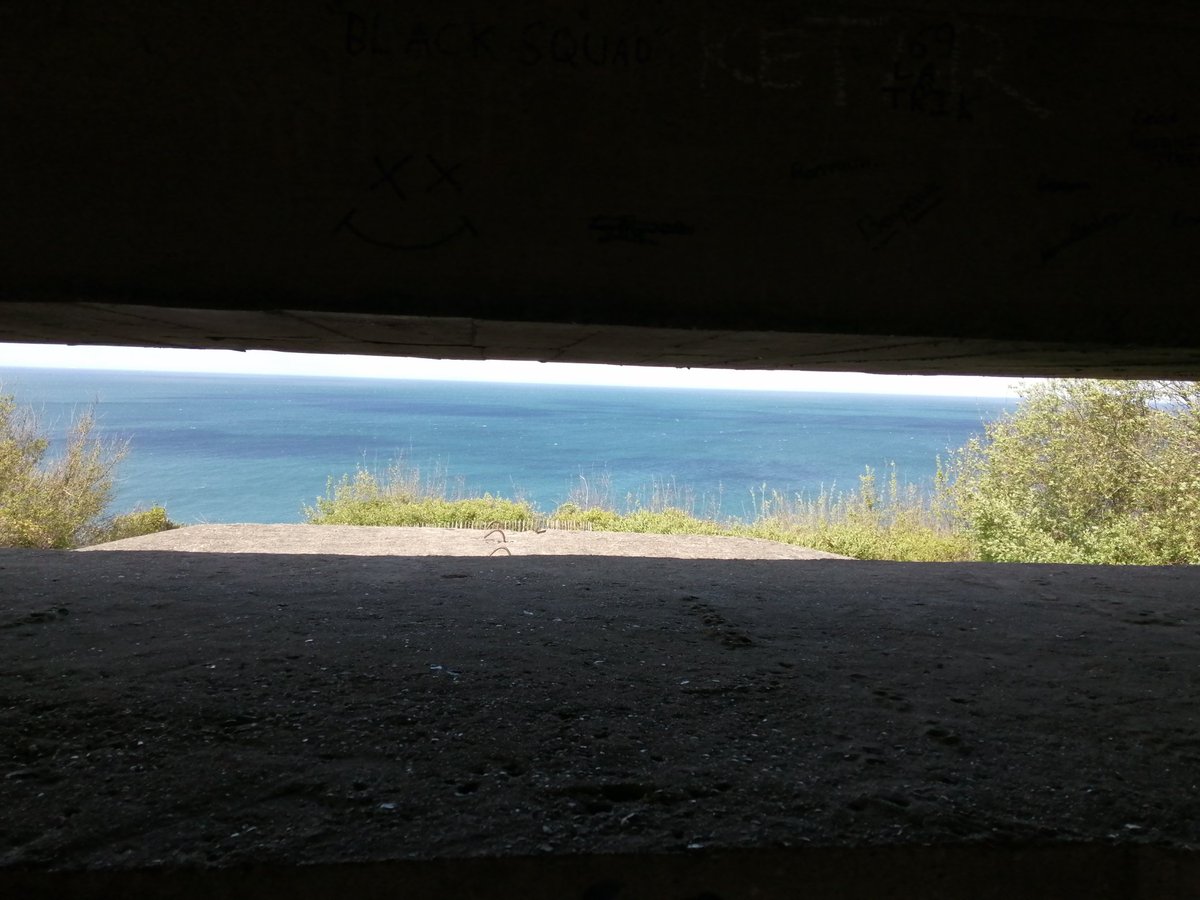 Bonjour la TL 😊

📸 de moi. Dans le bunker,  batterie allemande de  Longues sur mer. Mai 2021