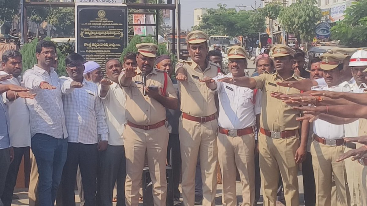 మాదక ద్రవ్యాల వ్యతిరేక దినోత్సవం...prayer at Abhedkar Statue, Gajwel, by SHO Gajwel.