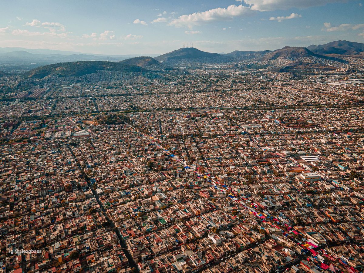 ¡Buen #dimartsurbans! 
Ciudad de México. Imagen © Alex González / Dronalexmx