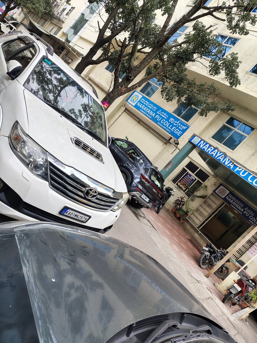 Physiolifeline's tweet photo. @bwaditrafficps vehicle is covering half the road and blocking the entrance of my clinic. Can you please help me? https://t.co/QSZb8TEfgH