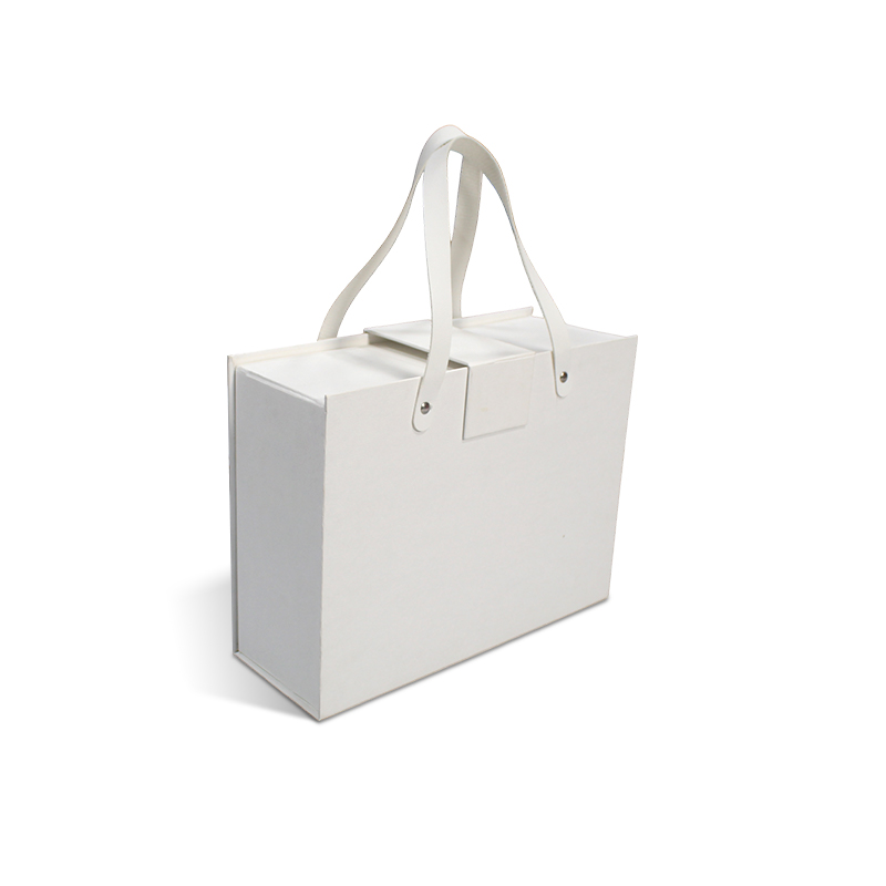 cfpackaging's tweet image. ✔ Flat-packed for reduced shipping cost and Easy to assemble.
✔ Available in any size, style, or material to match your brand’s elegance.
✔ Reusable, not just a packaging box, can be used for daily.
📐Size：30X20X10.2 cm
🌐Official website: cfgiftbox.com
#foldingbox