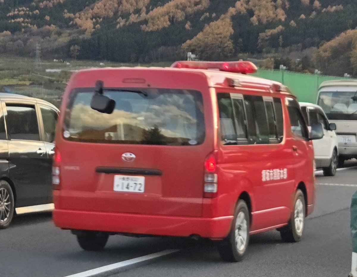 MrPotat45319251's tweet photo. 上信越自動車道 上り 須坂長野東IC過ぎてすぐ 事故渋滞

16:00レスキューx2、指揮車通過 https://t.co/wGlJvqrOvi